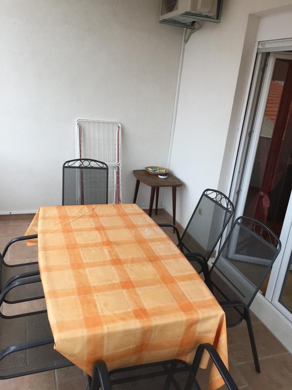 Apartment Jole Шибеник Екстер'єр фото